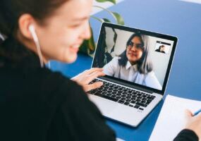 Come alzare la mano su Zoom