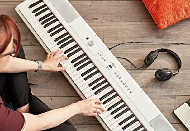 pianoforte digitale con casse integrate