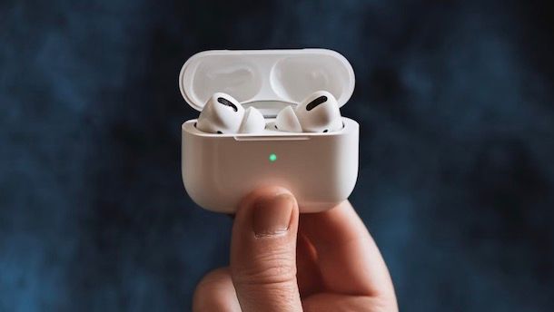 AirPods nella custodia