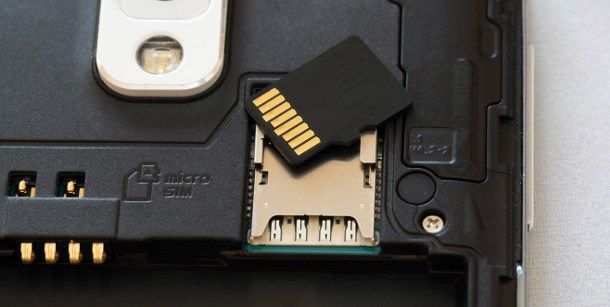 Come installare la scheda SD nel dispositivo