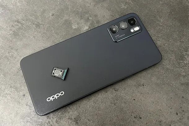 Togliere la SIM OPPO