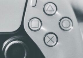 Come caricare controller PS5