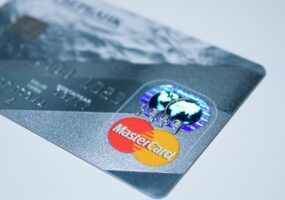 Come mettere il bancomat sul telefono