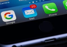 Come faccio a trovare la mia email sul telefono