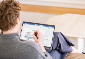 Come eliminare spazi tra parole su Word