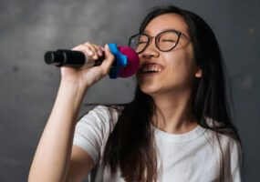 Come fare il karaoke sulla TV