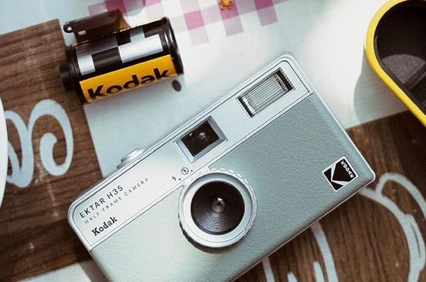 fotocamera compatta con pellicola