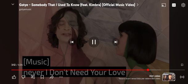 visualizzazione testi canzone da app YouTube