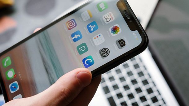Come eliminare persone dalle foto iPhone