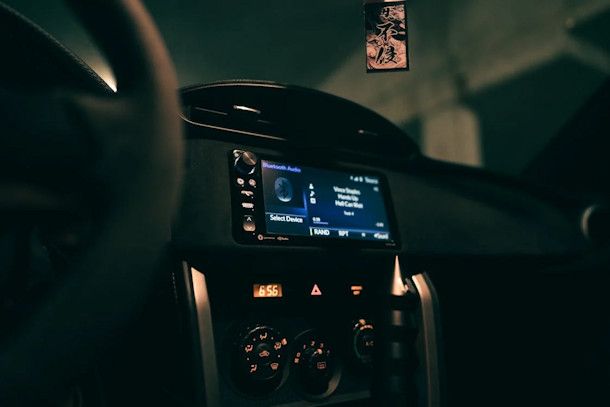 Collegare il Bluetooth dell'auto al cellulare
