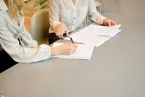 persone in ufficio