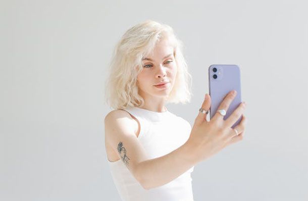 Smartphone con fotocamera frontale