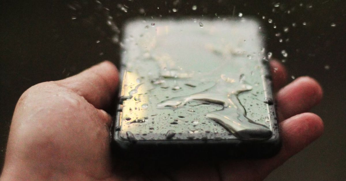Come togliere acqua dalle casse iPhone | Salvatore Aranzulla