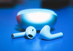 Come collegare entrambe le cuffie Bluetooth