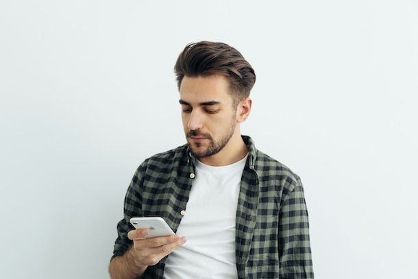 Ragazzo con smartphone