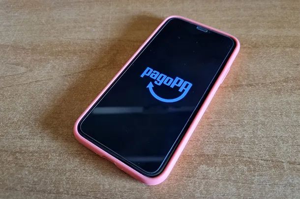logo pagoPA su smartphone