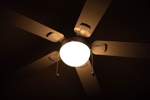 come montare ventilatore da soffitto con luce