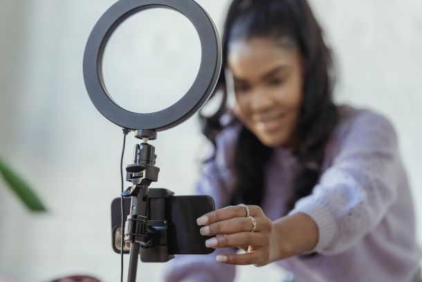 allestimento attrezzatura per video tutorial