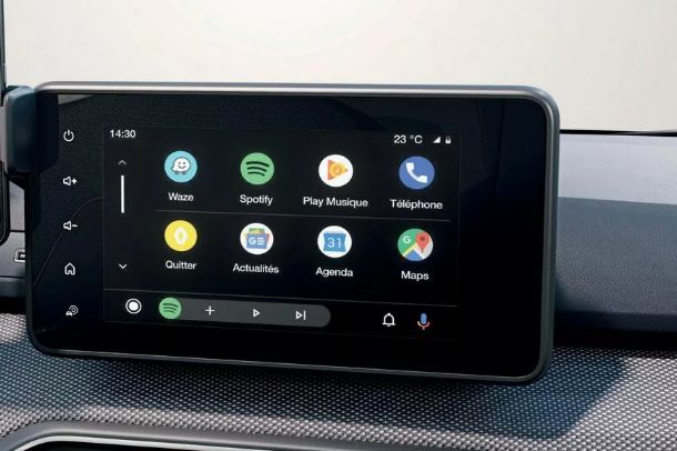 Come collegare il navigatore del telefono alla Dacia