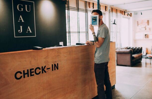 come trovare telecamere nascoste in hotel