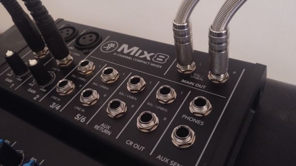 mixer con ingressi Line In e uscite Main Out