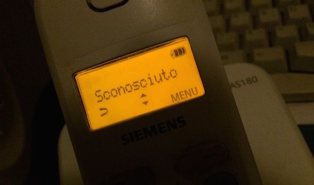telefono con chiamata da sconosciuto