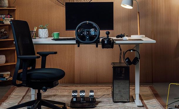 Postazione da gaming con volante