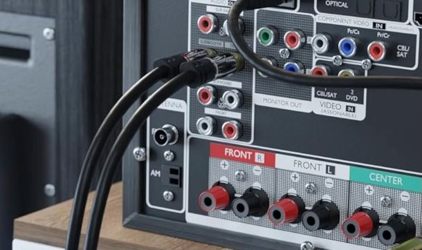 connettori RCA su amplificatore