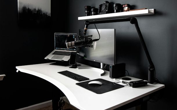 postazione di lavoro content creator