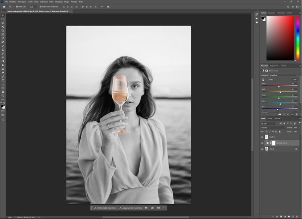 Come creare foto in bianco e nero con un particolare colorato