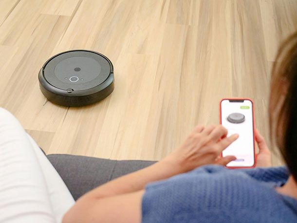 Come si controlla un robot aspirapolvere e lavapavimenti