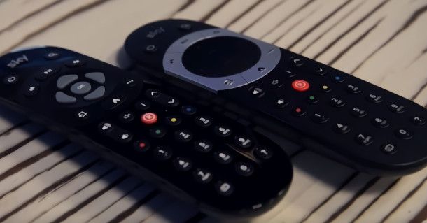 due telecomandi di sky