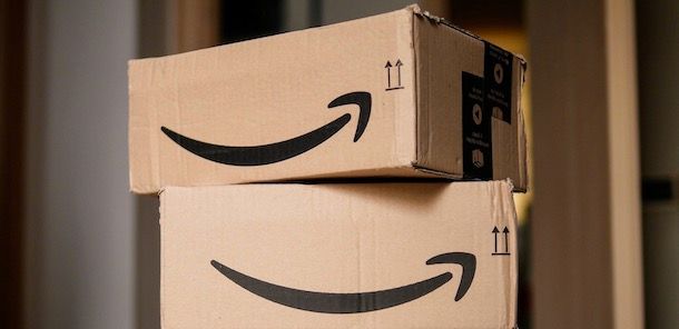 immagine che raffigura dei pacchi amazon