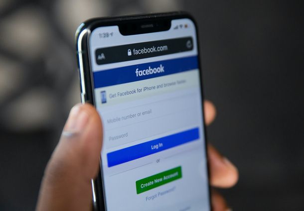 Accedere a Facebook da smartphone