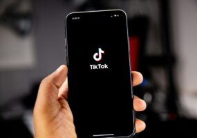 Come salvare gli sticker di TikTok su WhatsApp