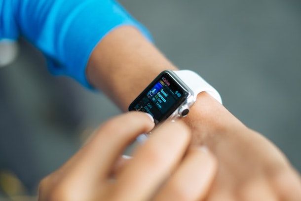 Collegare auricolare Bluetooth a smartwatch