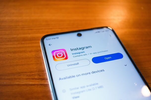 App Instagram nello store su smartphone
