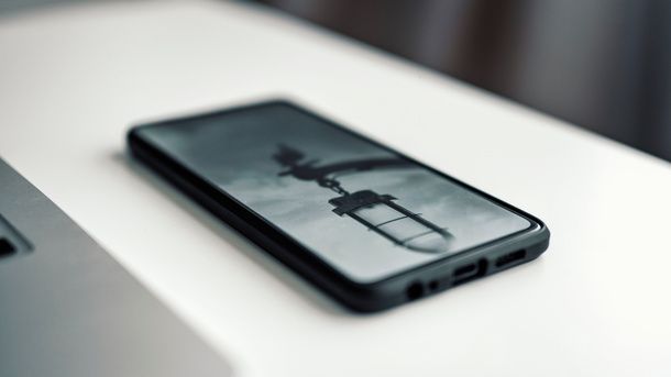 Smartphone sul tavolo