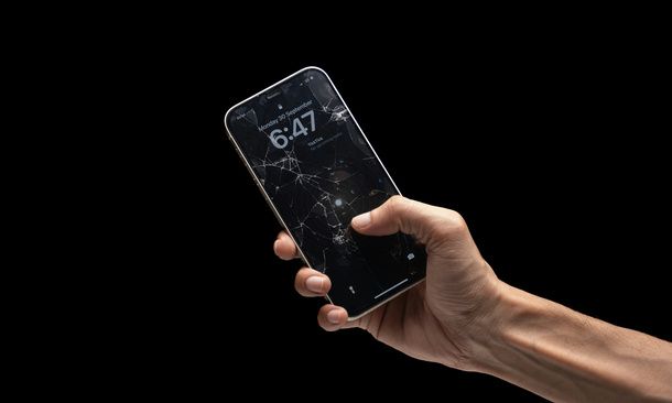 Smartphone con schermo rotto