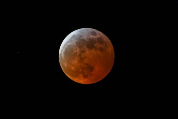Fotografare tutte le fasi dell'eclissi lunare