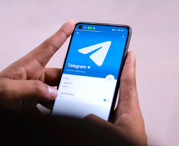 Account Telegram su smartphone