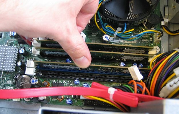 mem2 Como cambiar la RAM de tu PC - REPARACION ORDENADOR PORTATIL MADRID